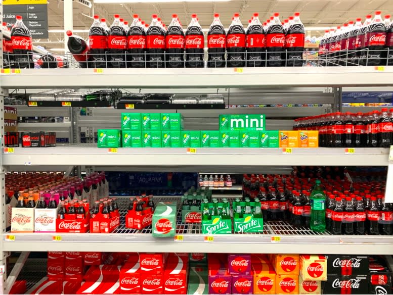 Coca-cola jest w Polsce droższa, pieniądze znikają z kieszeni Polaków