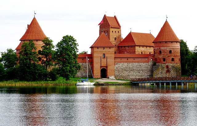 litwa-zamek-w-trokach-1613465141.jpg