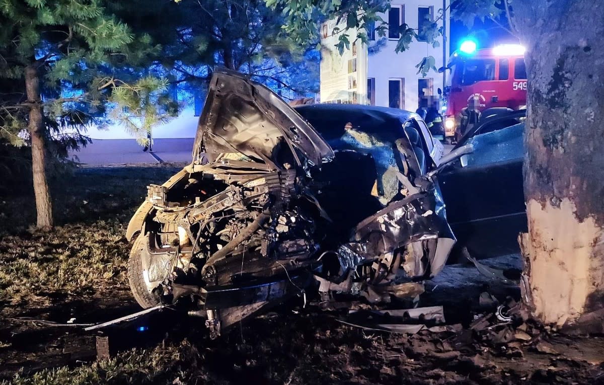 Pięcioro młodych osób w szpitalu po wypadku w miejscowości Nowosiółki (woj. lubelskie).  Mężczyźnie zatrzymano prawo jazdy, był trzeźwy. Sprawę bada policja. 