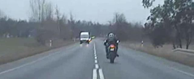 Policja pościg za motocyklistą