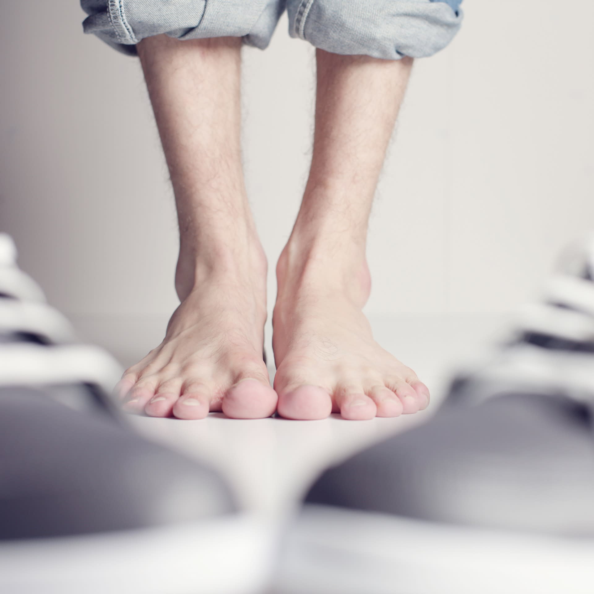 Grzybica stóp złuszczająca i rogowaciejąca – charakterystyka i sposoby leczenia