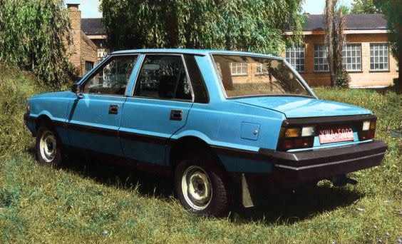 W 1982 roku skonstruowano prototyp poloneza z nadwoziem typu sedan - długo przed tym, nim opracowano doskonale znany wszystkim czyli model Atu. Samochód miał zastąpić przestarzałego Fiata 125p, ale przegrał z brakiem środków finansowych niezbędnych do dalszych prac nad konstrukcją pojazdu.