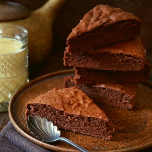 Ciasto czekoladowe będzie idealne do kawy