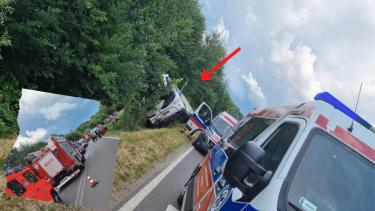 Wypadek autokaru w Ścinawce Średniej, pojazdem podróżowali nauczyciele z Olsztyna