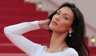 Bella Hadid, Cannes 2022, pokaz filmu "Broker", fot. SplashNews.com/East News