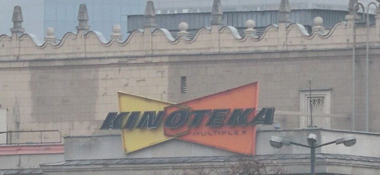 Logo multipleksu Kinoteka w Pałacu Kultury i Nauki w Warszawie.