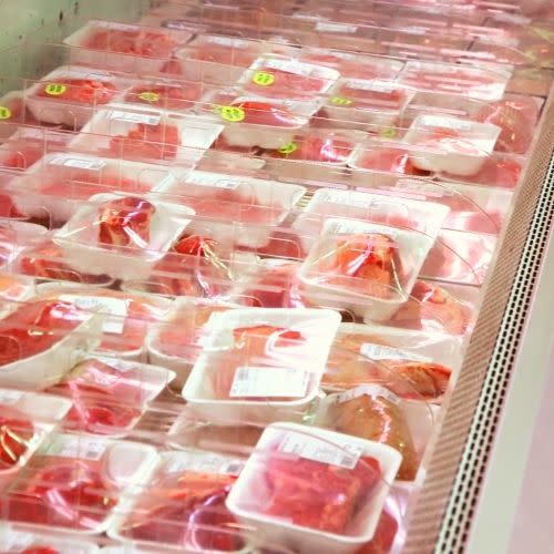 Mięsa pakowane zawierają podkładki absorbujące wilgoć