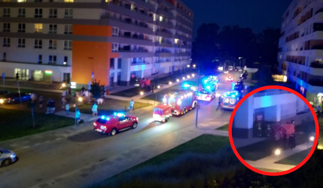 Warszawa. Mężczyzna spadł z balkonu. Po drodze odbijał się od balkonów na innych kondygnacjach