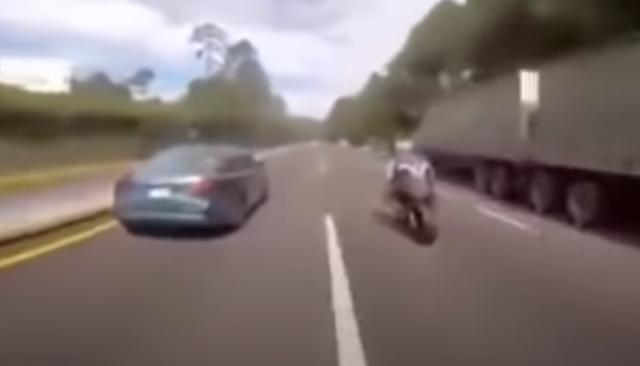 Kierowca ścigał się z motocyklistami, gdy jego partnerka zaciągnęła ręczny.