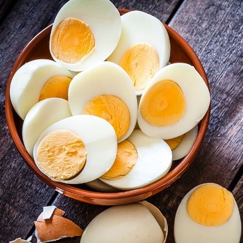 Jajka ugotowane na twardo do sałatki jarzynowej