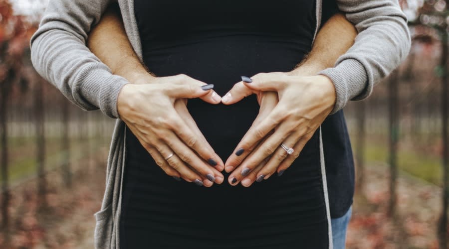 Białe upławy w ciąży – przyczyny, objawy, zagrożenia