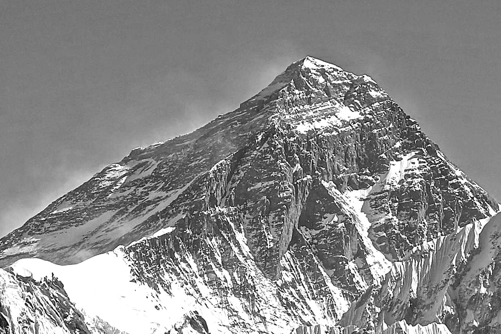 Nie żyje trzecia osoba wspinająca się na Mount Everest w tym sezonie