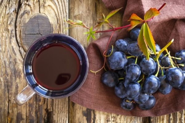 Dlaczego warto pić sok z winogron?