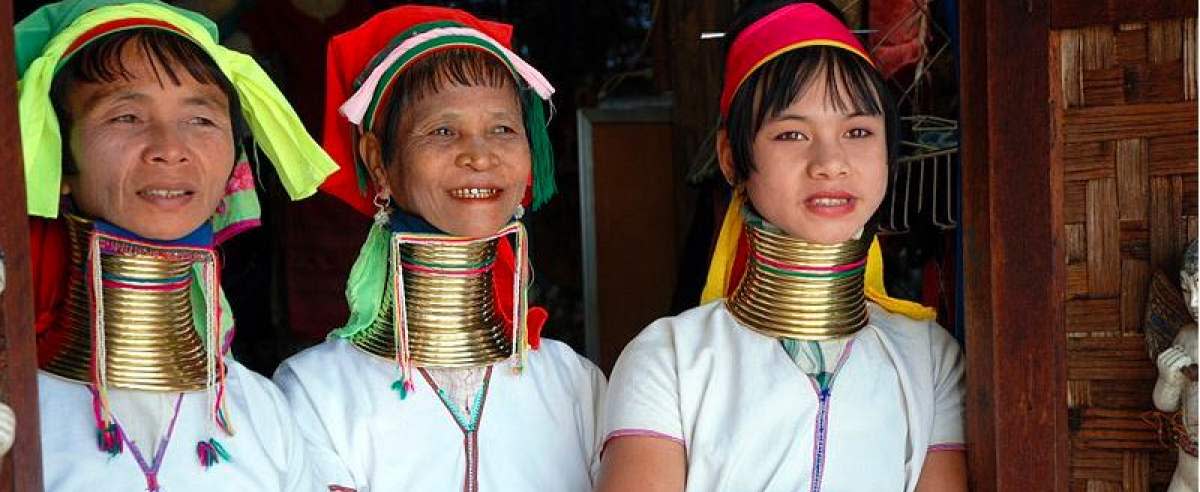 Plemię Padaung wydłuża sobie szyje