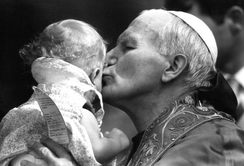 Jan Paweł II i dziecko