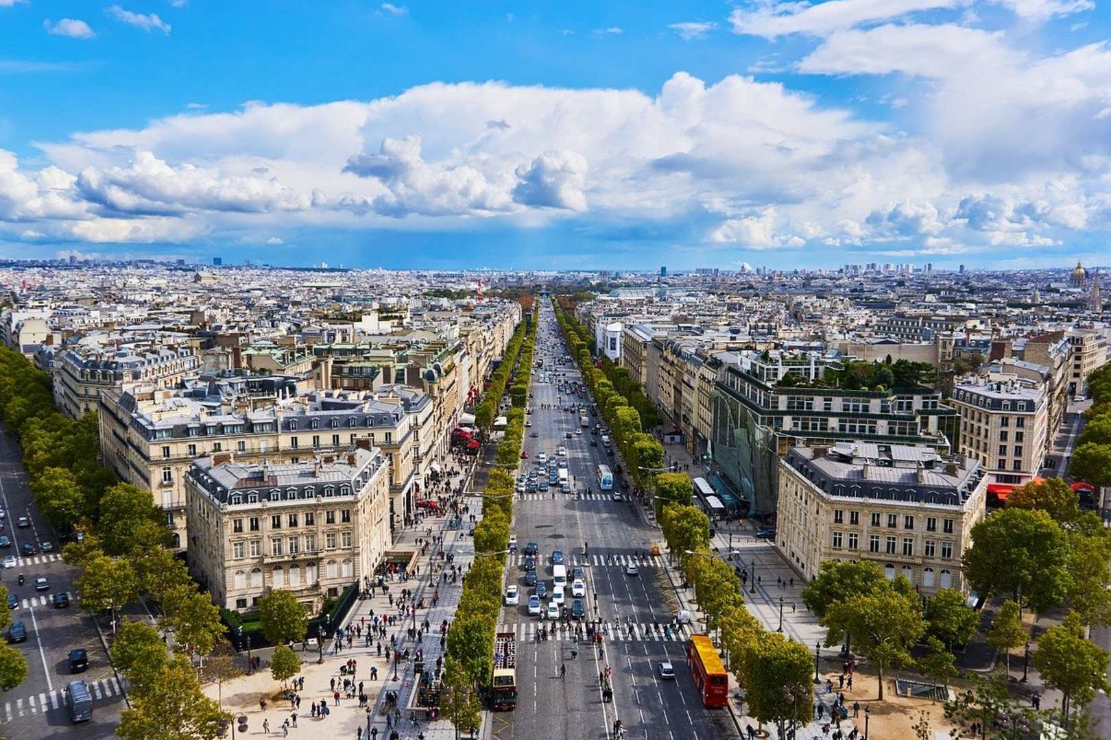 Francja otwiera granice dla zaszczepionych turystów