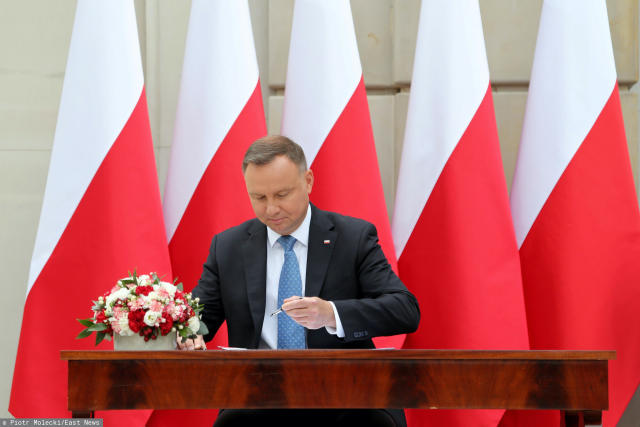 Andrzej Duda podpisał nowelizację ustawy, jego pensja wzrośnie o 40 proc.