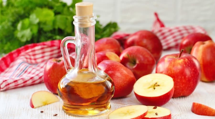 Jak przygotować ocet z obierek po jabłkach?