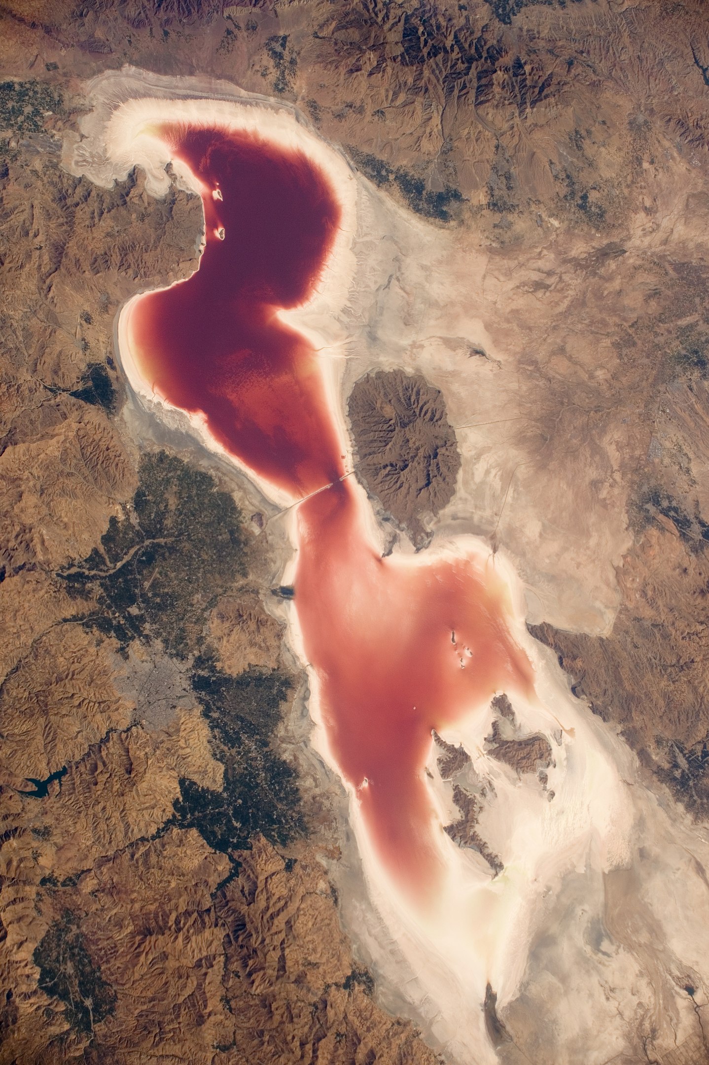 Jezioro Urmia w 2016 roku, fot. Wikimedia Commons, NASA