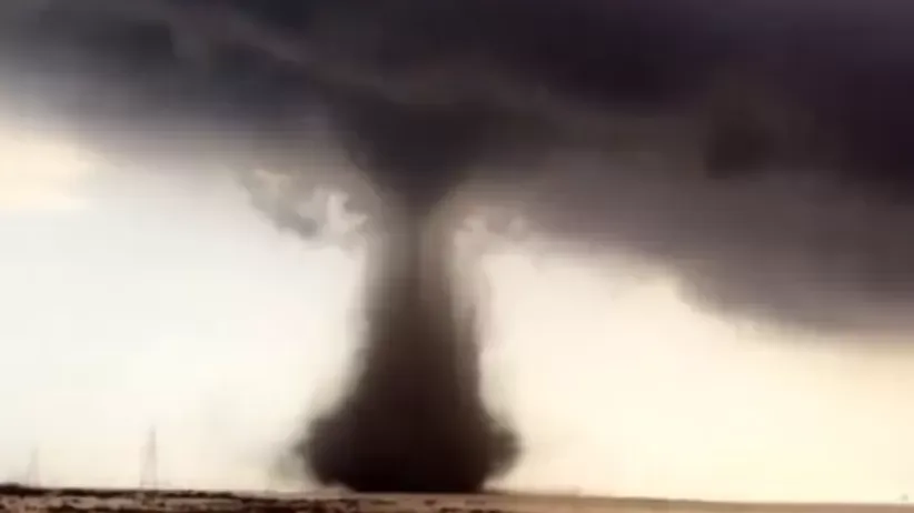 Ćwierćfinał zagrożony? Tornado w katarze. Foto - screen z nagrania serwisu informacyjnego Arabia Weather, Twitter @ArabiaWeatherSA