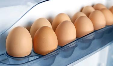Mycie jaj przed włożeniem do lodówki nie jest bezpieczne