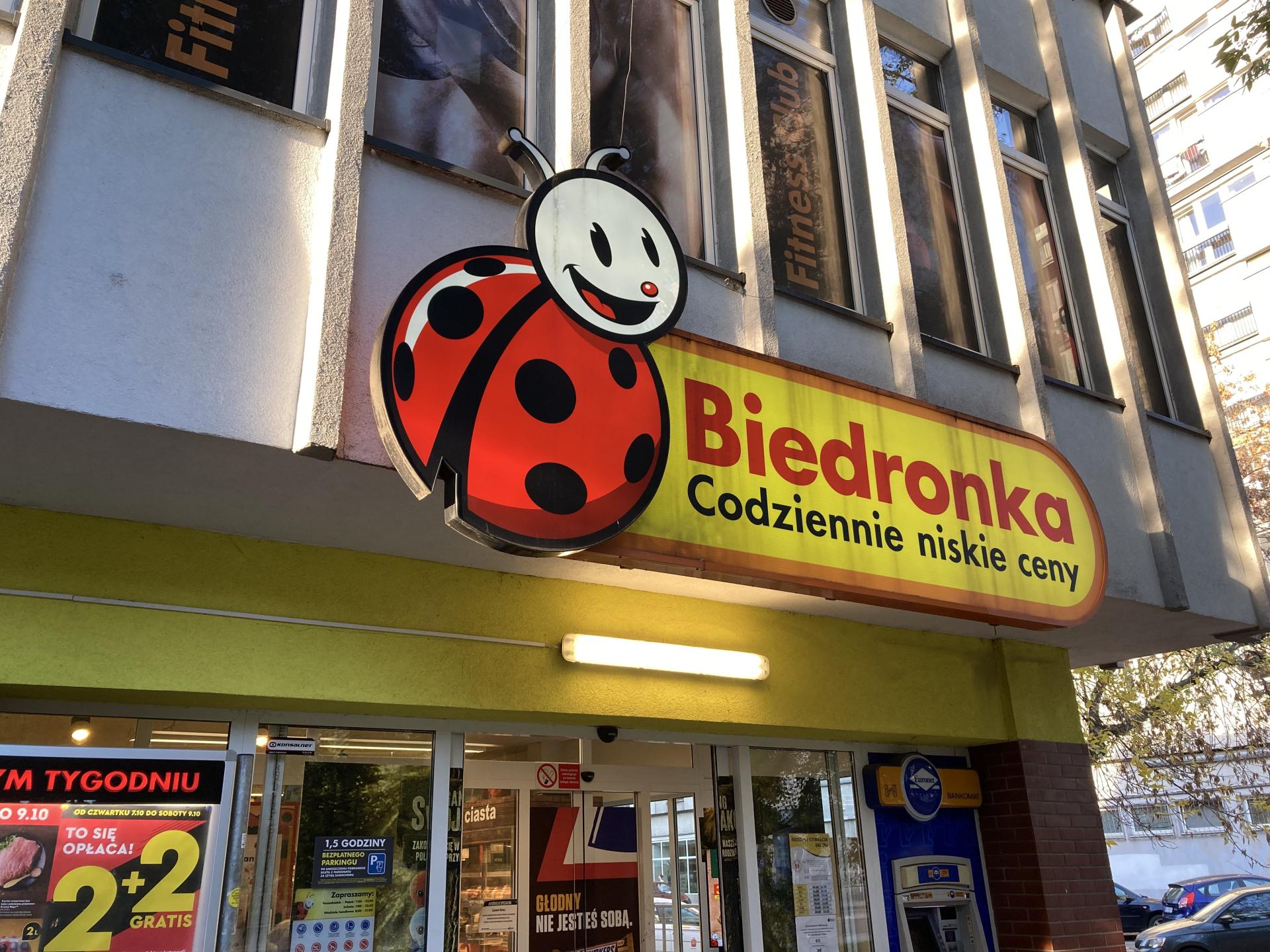 Biedronka-sklep-wejście-logo-biznesinfo