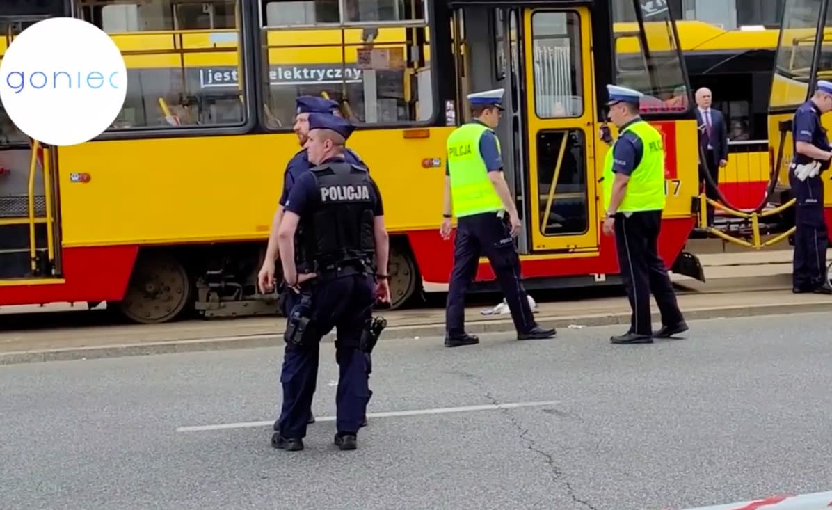 Warszawa: tramwaj potrącił nastolatkę