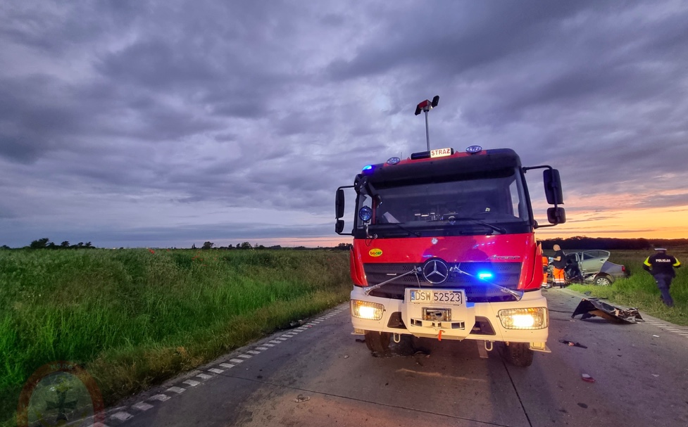 Fragmenty pojazdów leżały na drodze