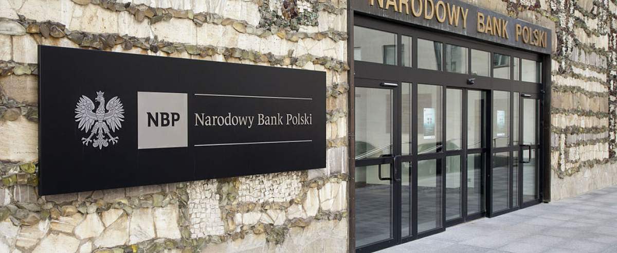 Szef NBP krytykuje banki i placówki, które nie przyjmują gotówki