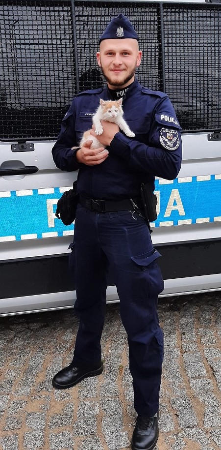 Policjant, Kamil Karliński wraz ze swoim nowym pupilem