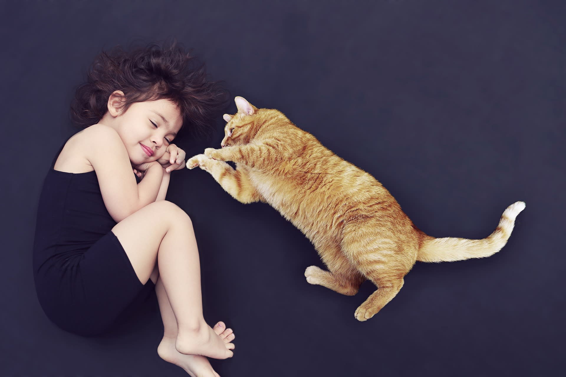 Koty i dzieci: jak dziecko korzysta z towarzystwa kota?