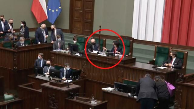 Marszałek Elżbieta Witek nie wiedziała, że jej mikrofon w Sejmie nie jest wyłączony