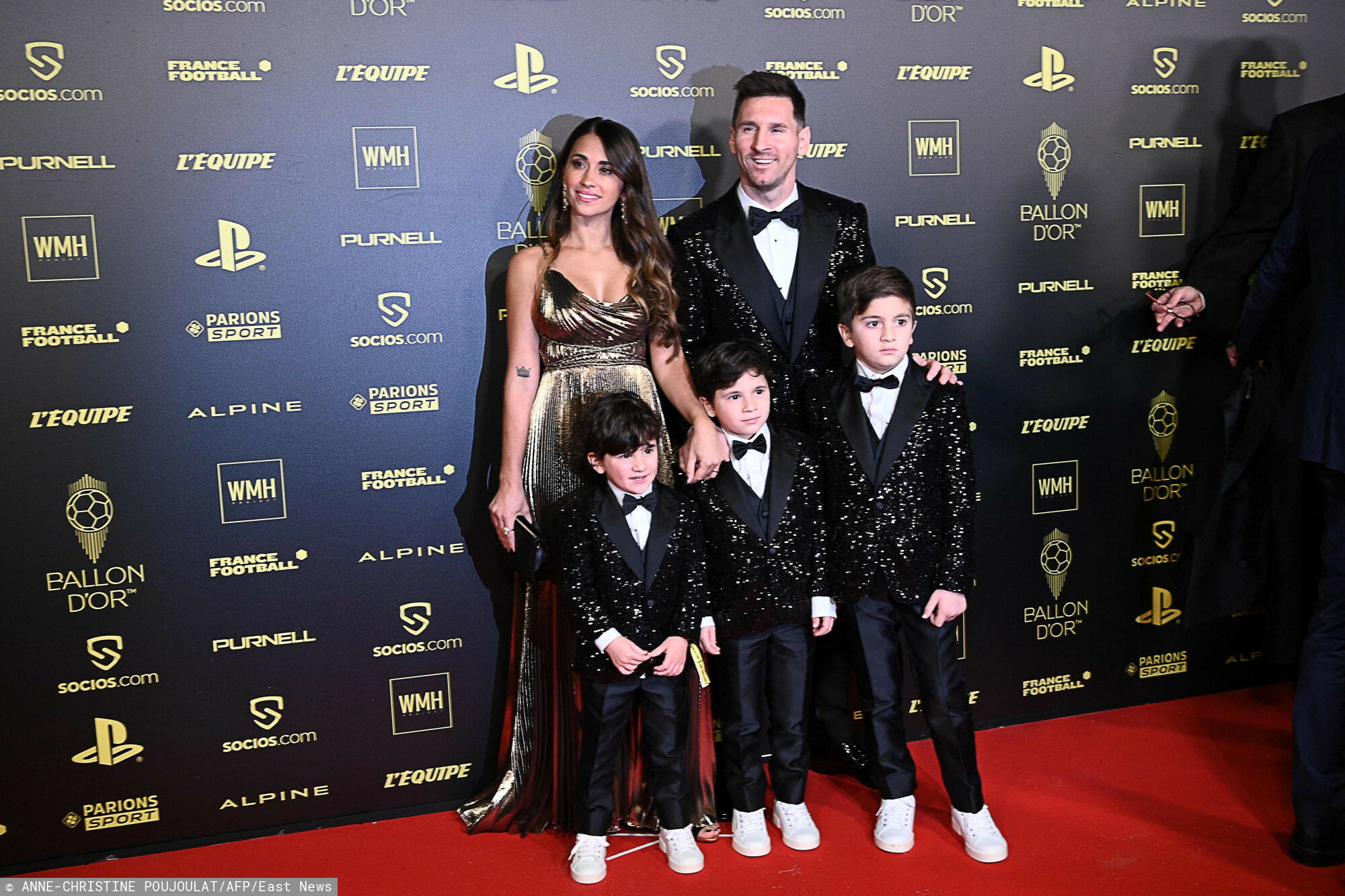 Messi z żoną i dziećmi EA