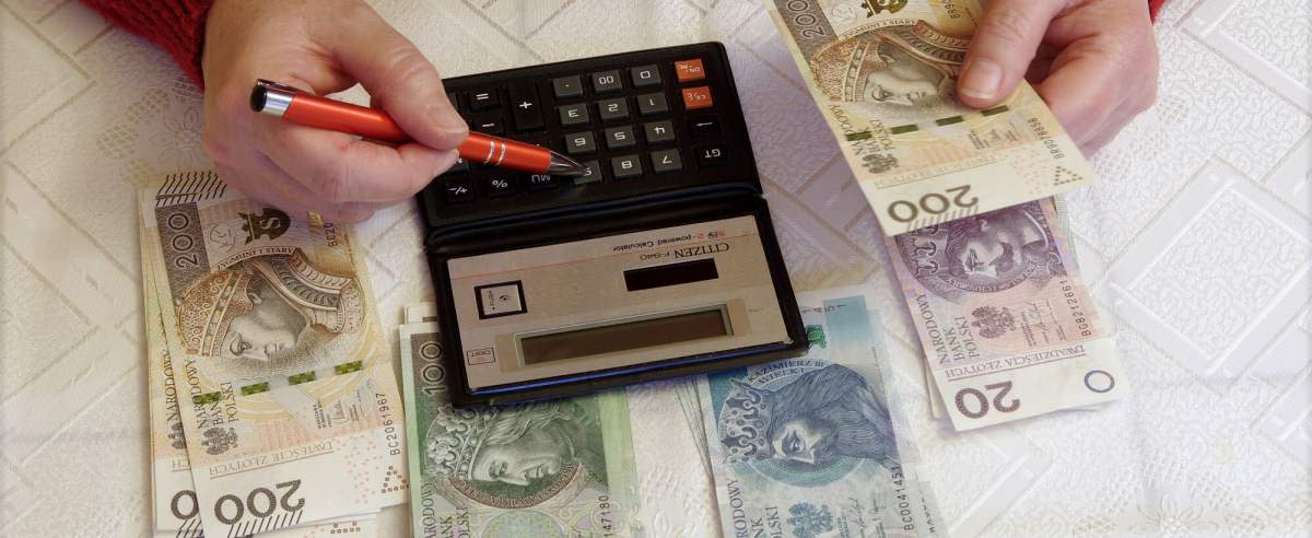 Czternasta emerytura zasili konta Polaków już w listopadzie. Kto dostanie dodatkowe pieniądze?