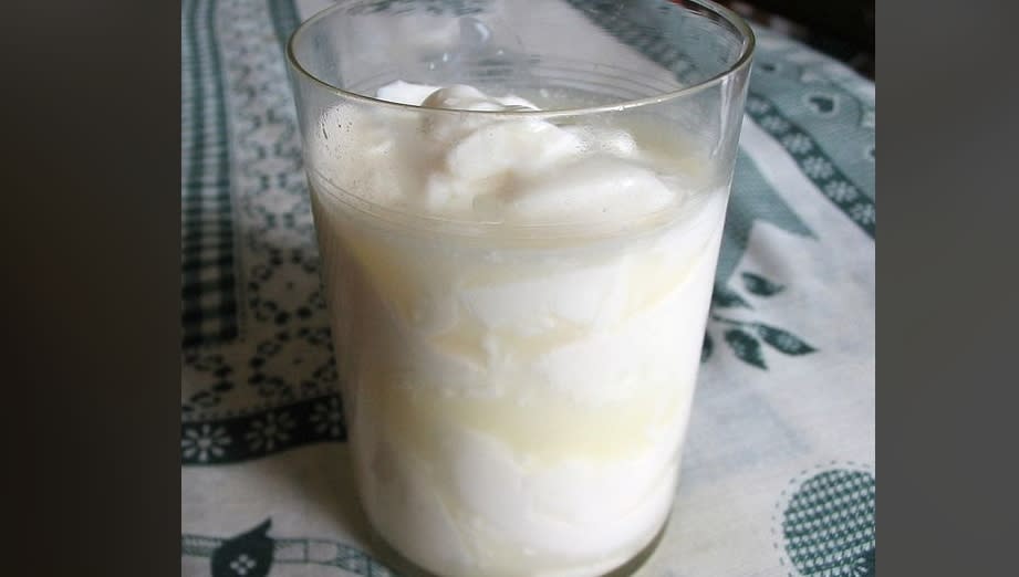 Zsiadłe mleko ma mnóstwo pozytywnych właściwości