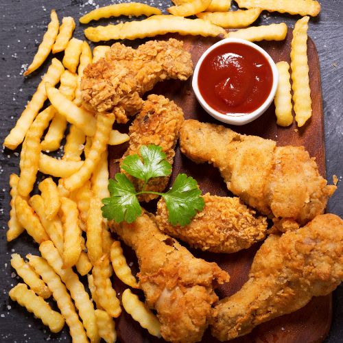 Kurczak w panierce KFC, frytki i sos