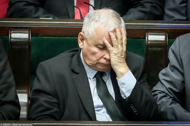 Jarosław Kaczyński nie dowierza w najnowszy sondaż, ogromny cios dla PiS