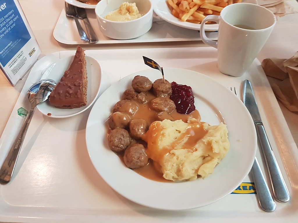 Szwedzkie klopsiki w restauracji IKEA
