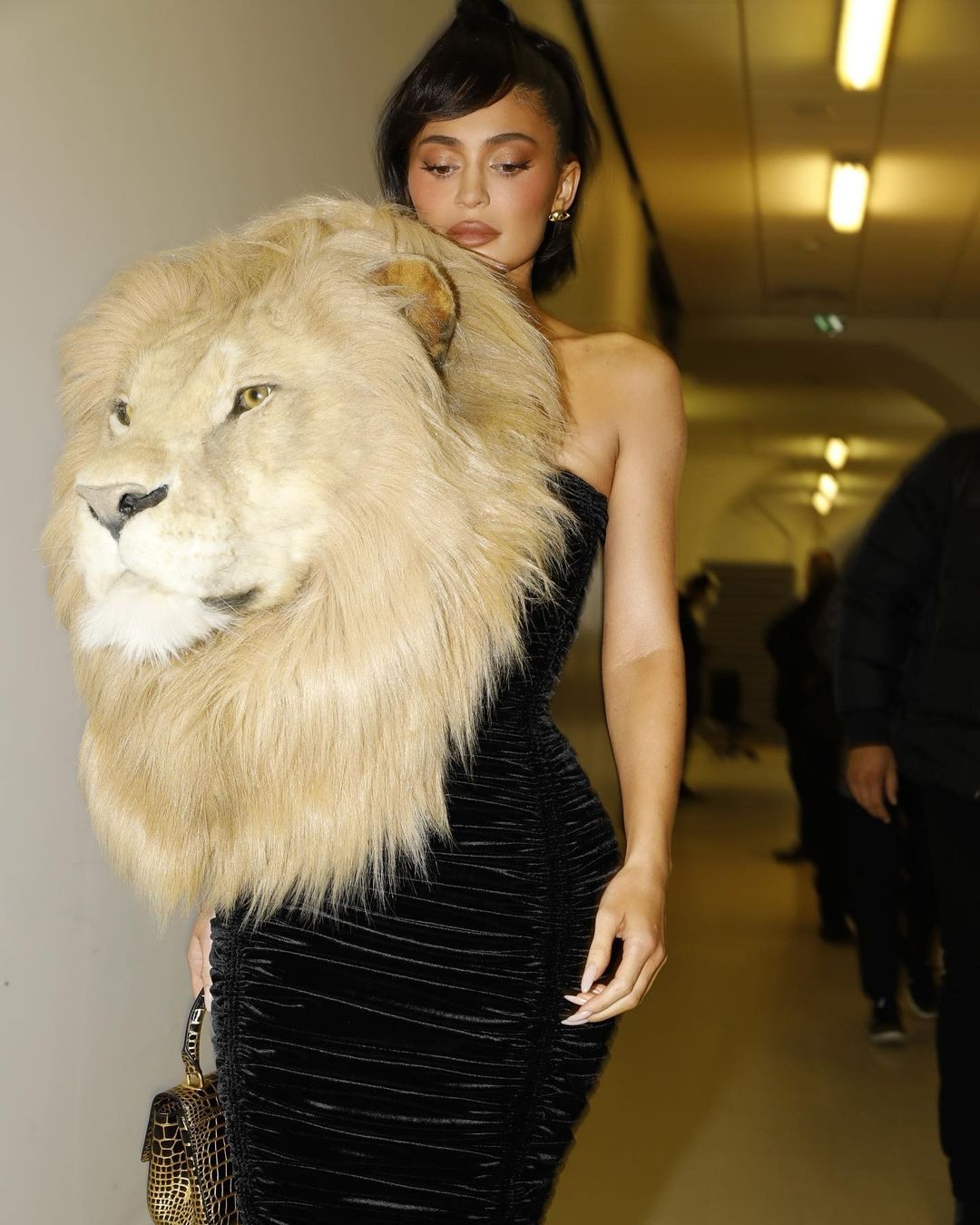 Internauci oburzeni kreacją Kylie Jenner. Gloryfikacja polowań na zwierzęta Zaskakujące stanowisko (1)