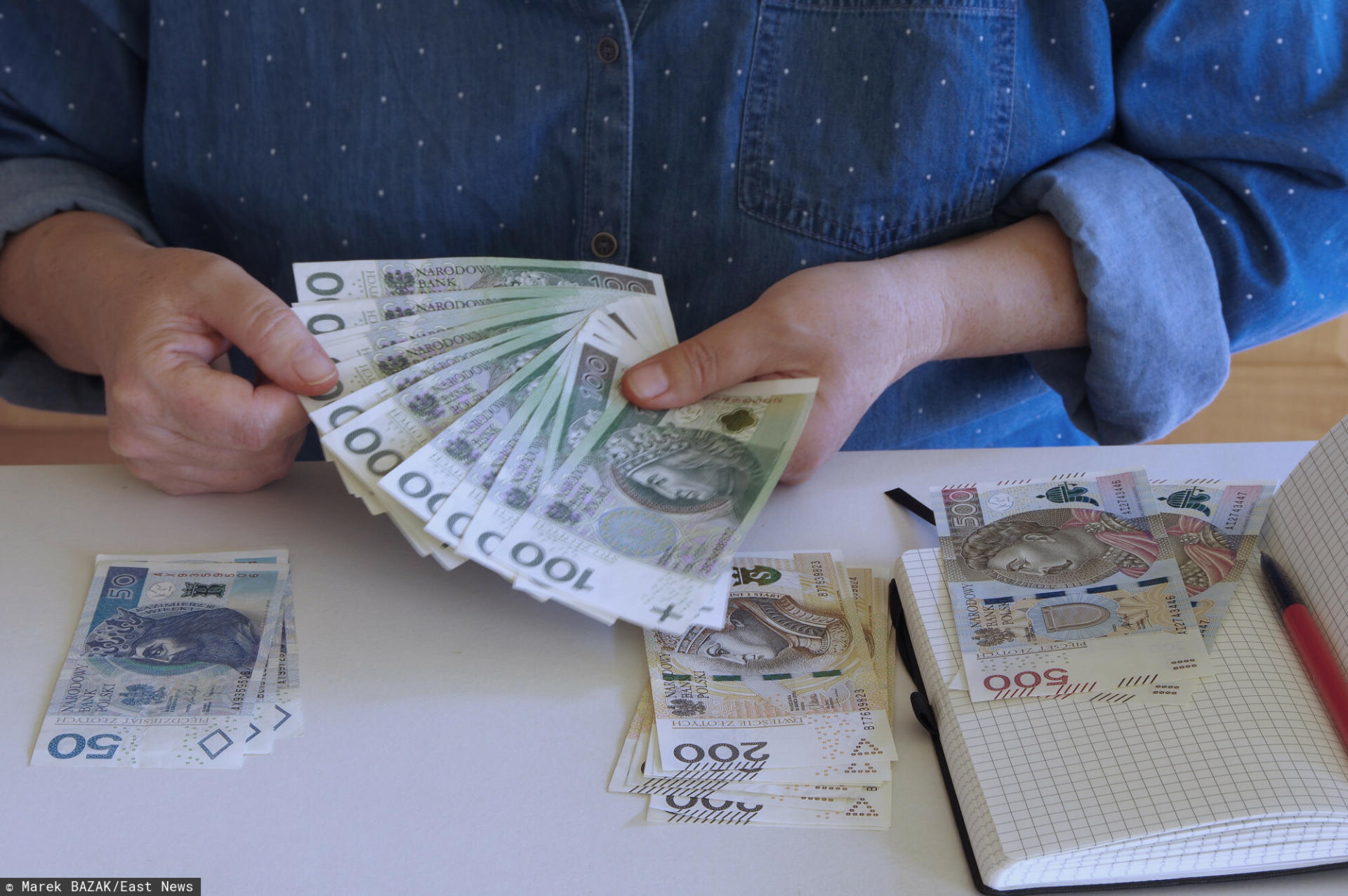 Senior pożyczył kilkaset złotych „bez zbędnych formalności", oddać musiał prawie 100 tys. zł