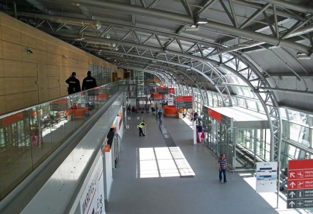 Nowy Dwór Mazowiecki, Terminal - fotopolska.eu (329182)