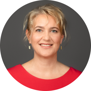 Porträt von Corinna Enders - Tagesspiegel Background