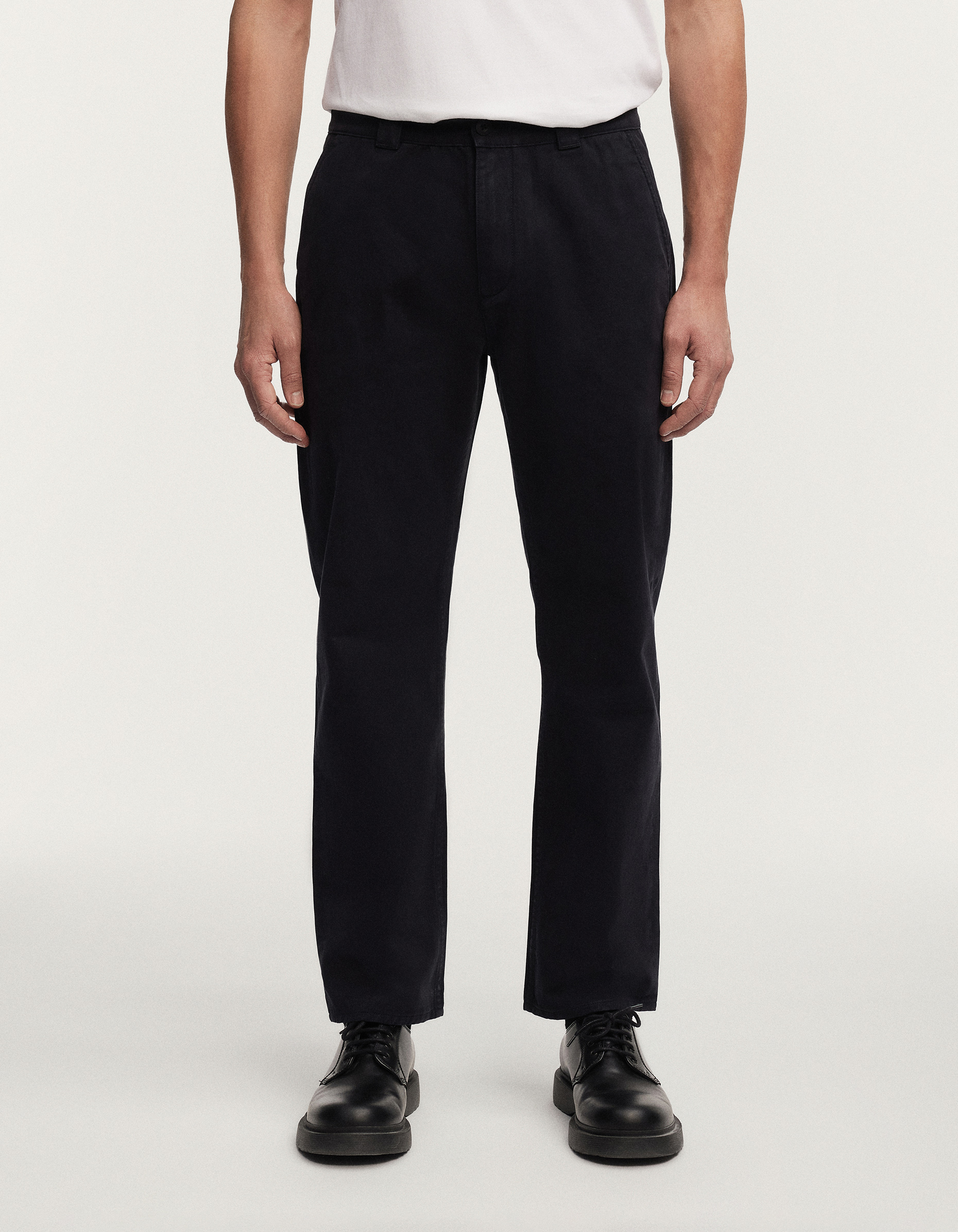 LOHENローヘンDRAWCORD CHINO PANTS 38黒 LOHENローヘンDRAWCORD CHINO PANTS 38黒 LOHENローヘンDRAWCORD