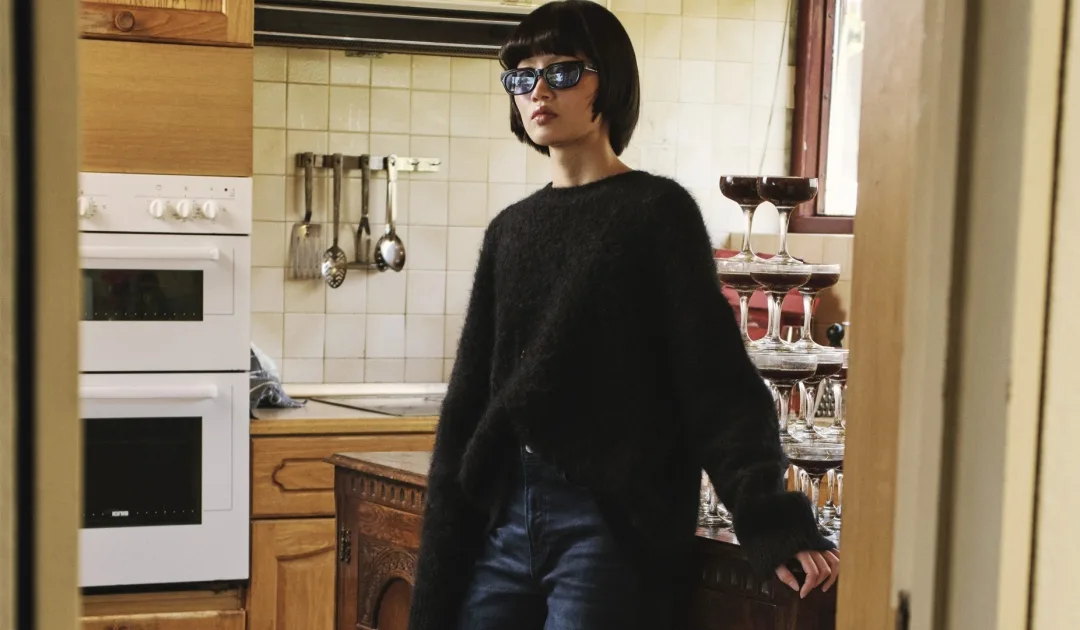 11/2025 WI25 PHASE 1 - HOLIDAY EDIT - GRID BANNER WOMAN IMAGE