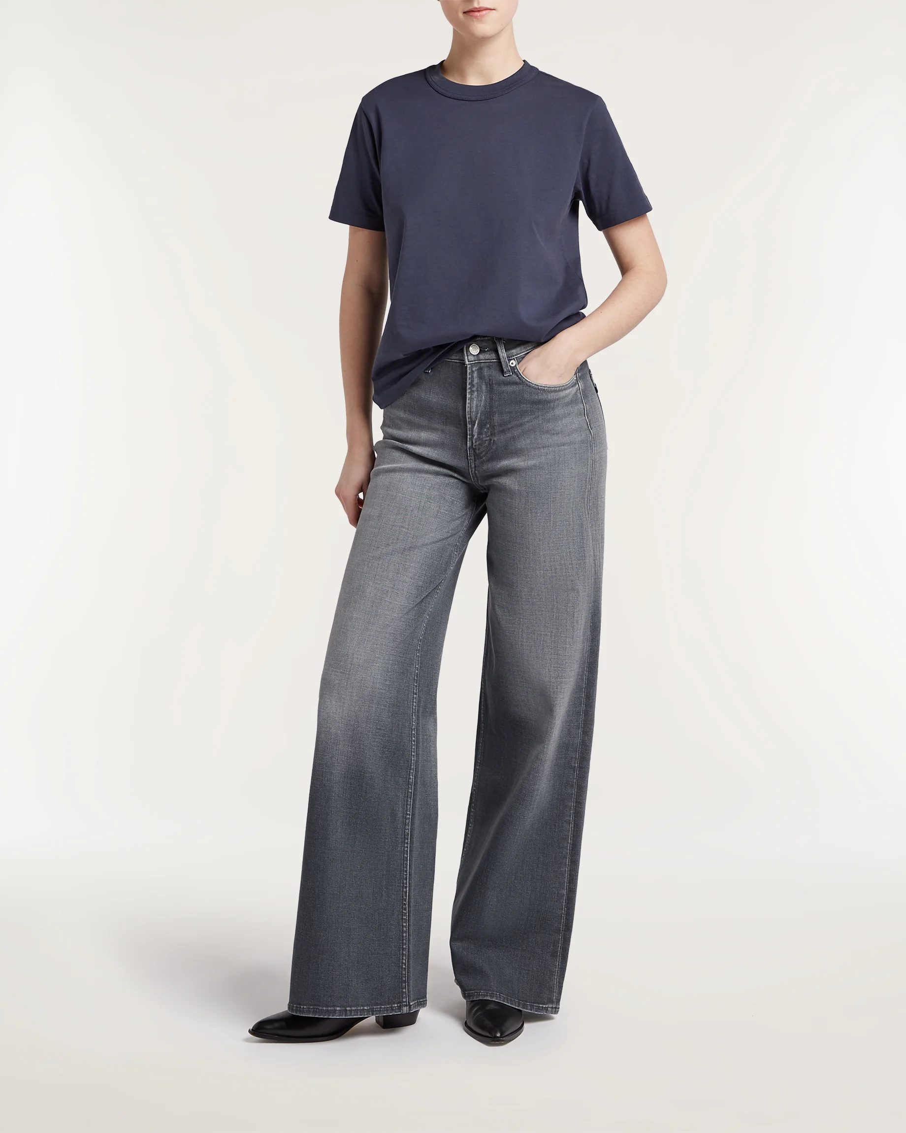 02-26-01-11-003-row1-2