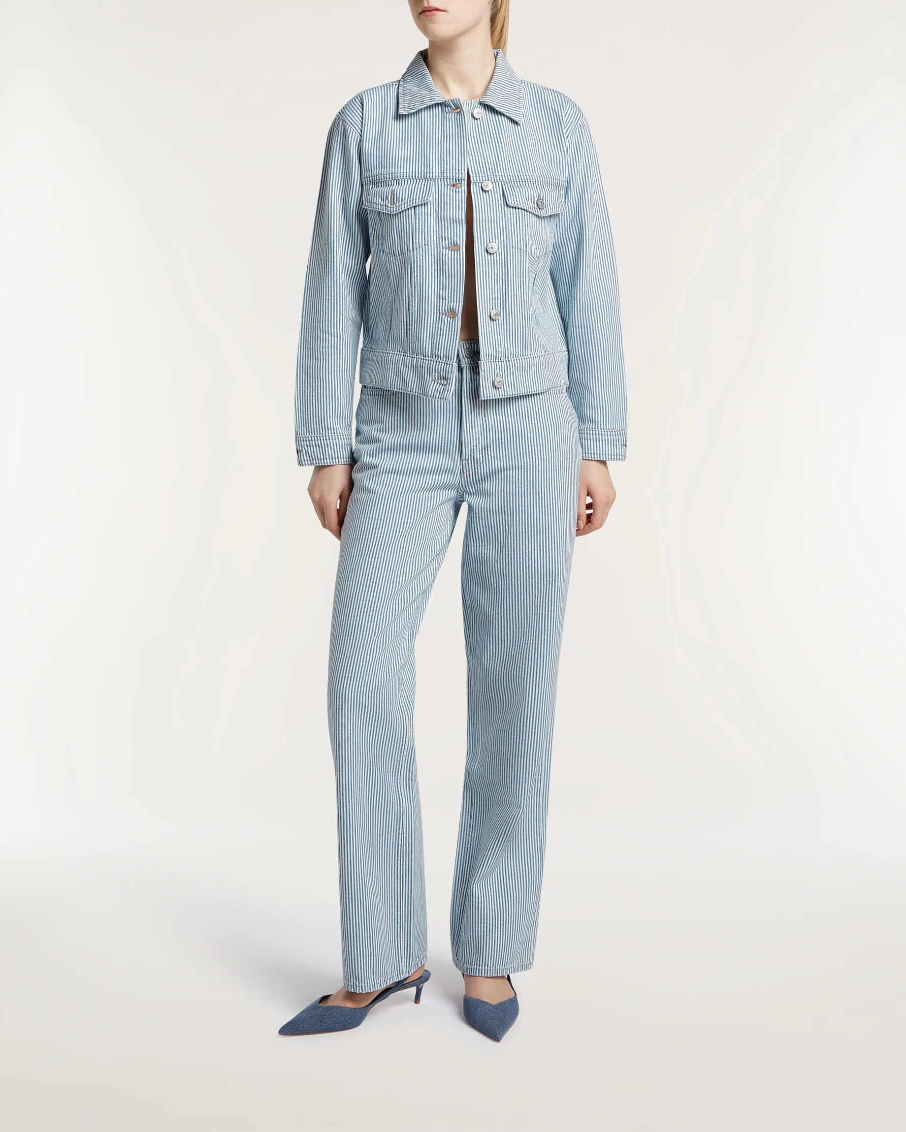 02-26-01-11-015-row1-2