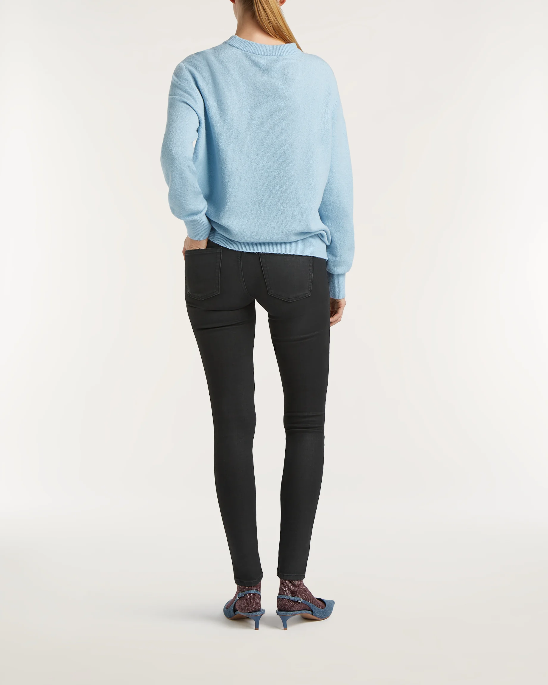 02-25-10-11-007-row2-2