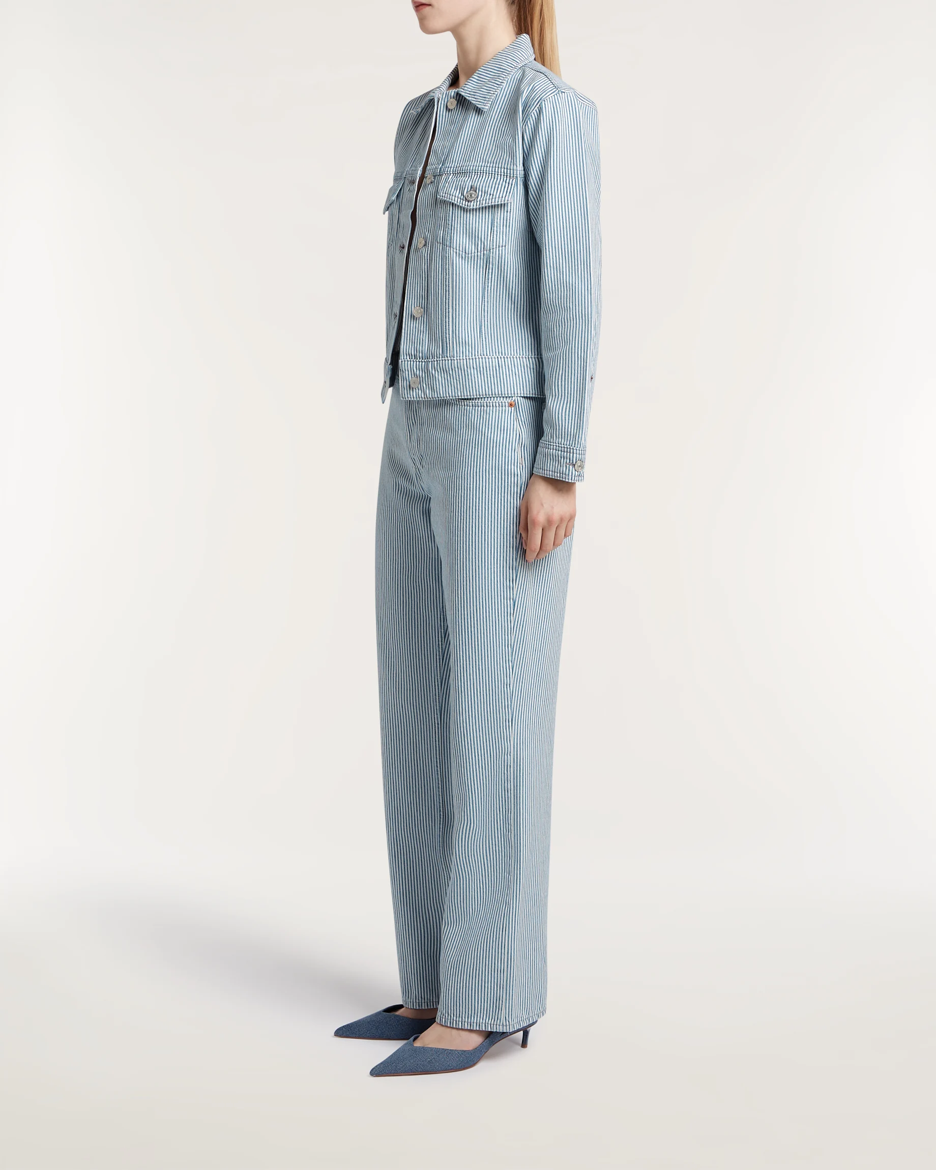 02-26-01-11-015-row3-2