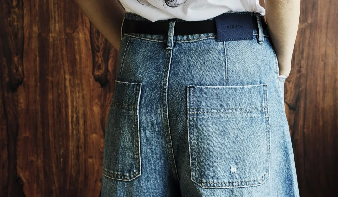 10/2025 FA25 PHASE 4 SERVICE CO - GRID BANNER WOMAN