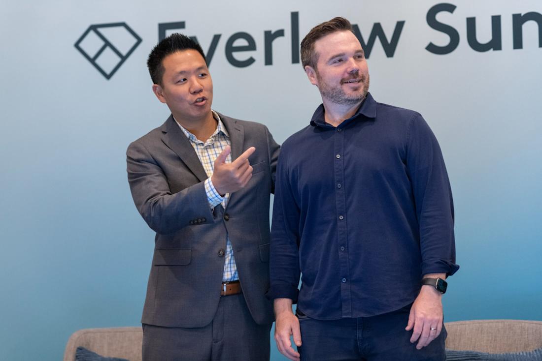 Ironclad's Alex Su (left) and The New York Times's Kevin Roose (right) after their session on futureproofing your career in the age of AI at Everlaw Summit.